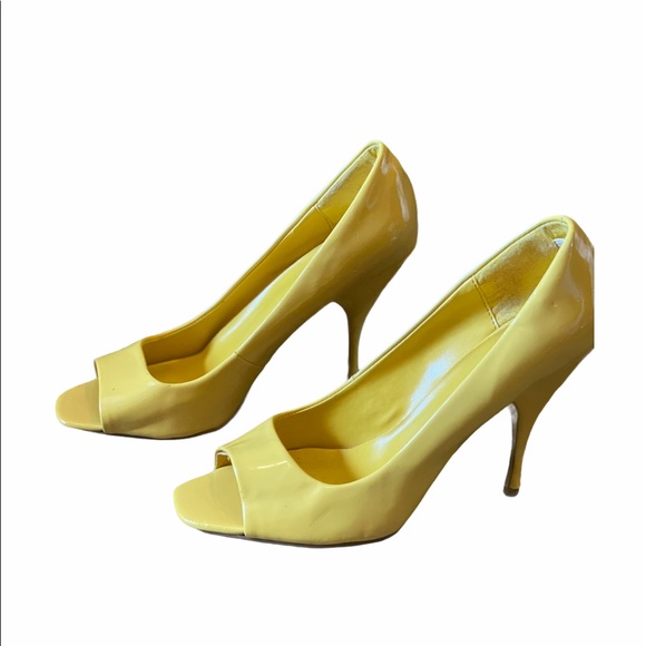 Delicious Shoes - Like New Banana Yellow Delicious Peek Toe Pumps